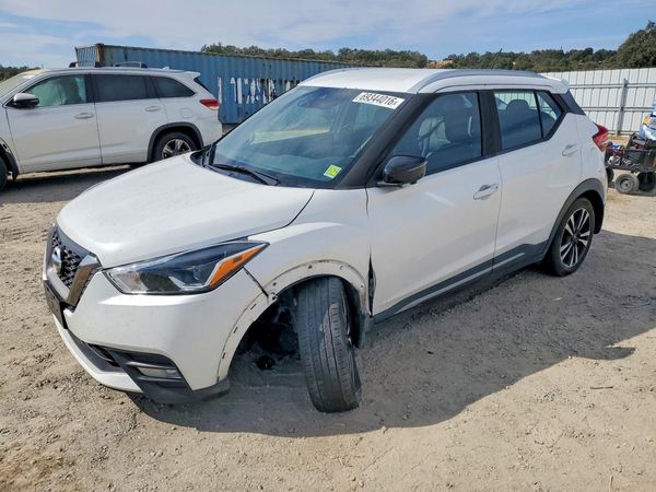 2020 NISSAN KICKS — Front 3/4