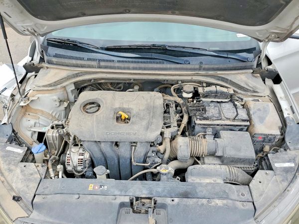 2020 HYUNDAI ELANTRA — Engine bay