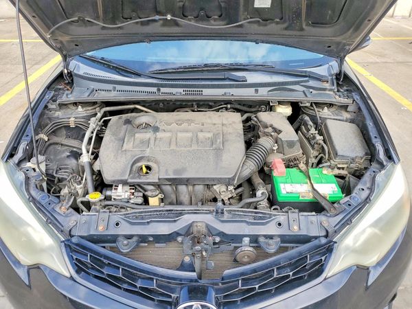 2014 TOYOTA COROLLA — Engine bay