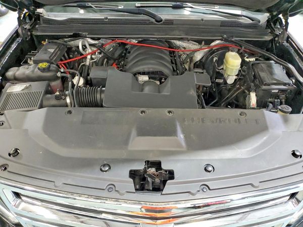 2015 CHEVROLET TAHOE LTZ — Engine bay