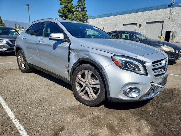 2019 MERCEDES-BENZ GLA — Passenger 3/4
