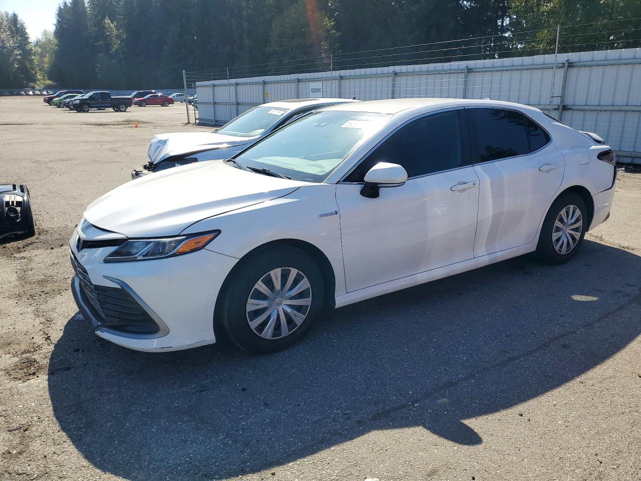 2021 TOYOTA CAMRY LE — Front 3/4