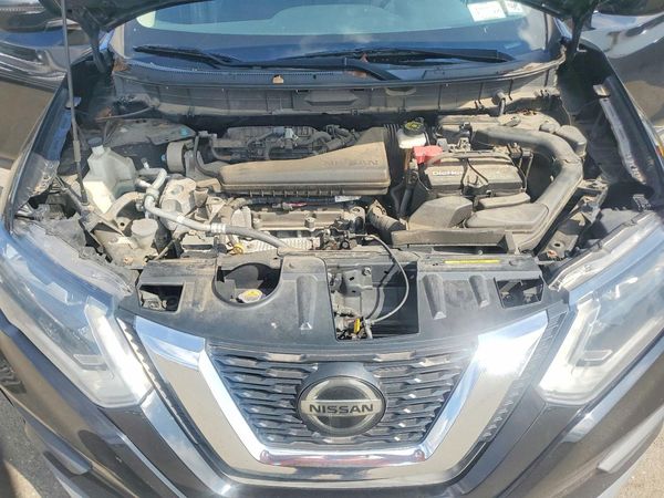 2019 NISSAN ROGUE — Engine bay