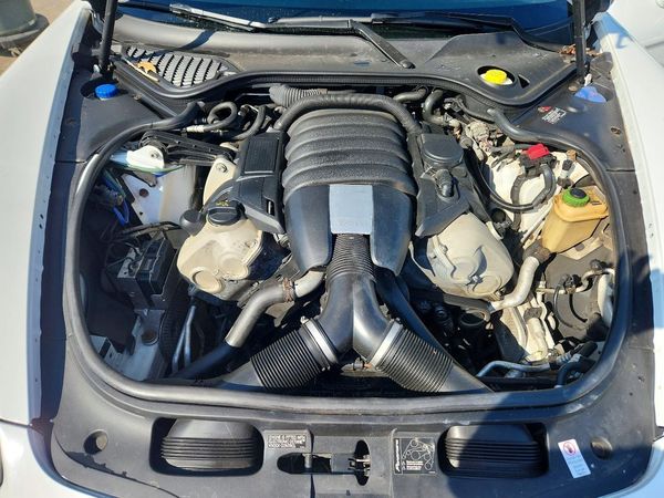 2014 PORSCHE PANAMERA Base (2WD), 4 (4WD) — Engine bay