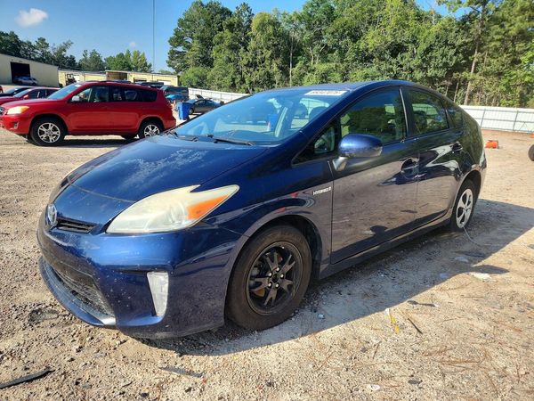 2013 TOYOTA PRIUS — DSFA — Front 3/4