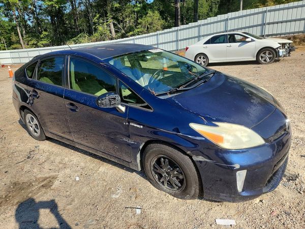 2013 TOYOTA PRIUS — Passenger 3/4