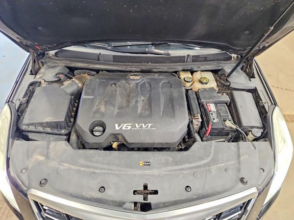 2016 CADILLAC XTS Luxury — Engine bay