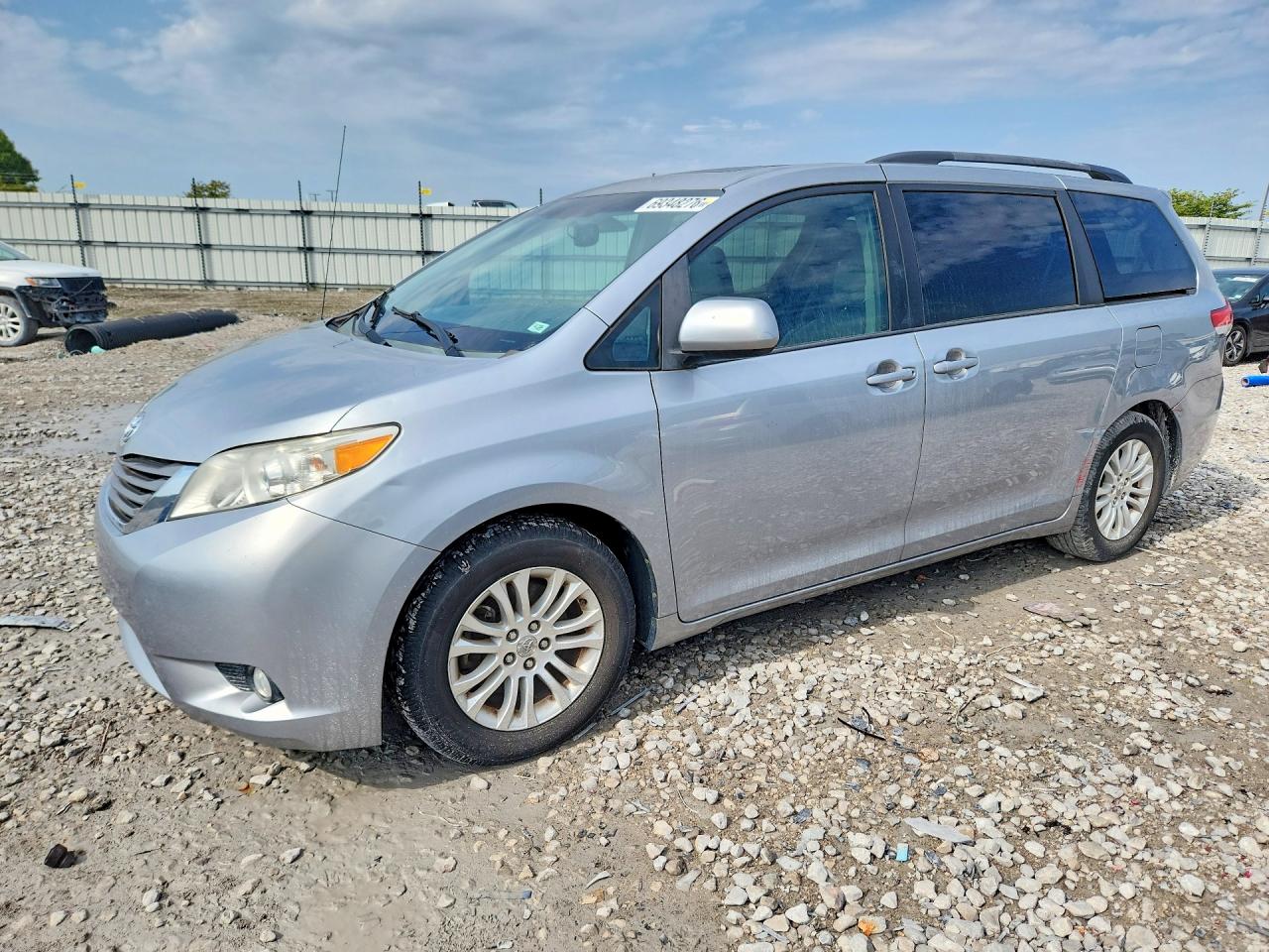 2014 TOYOTA SIENNA