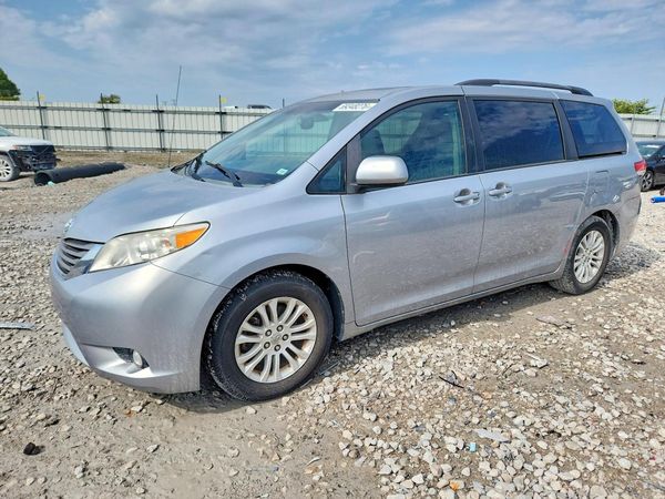 2014 TOYOTA SIENNA