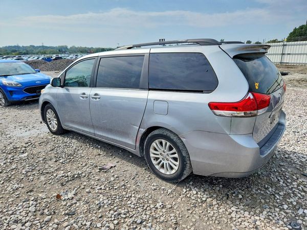 2014 TOYOTA SIENNA