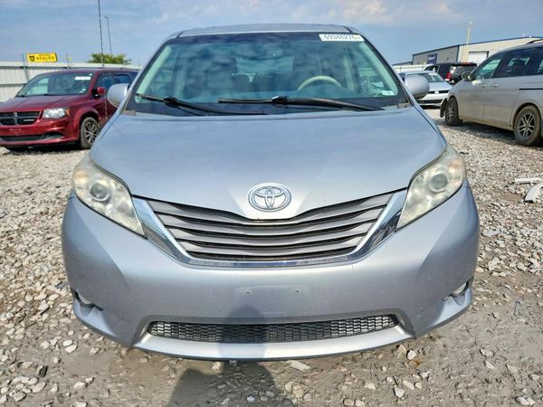 2014 TOYOTA SIENNA