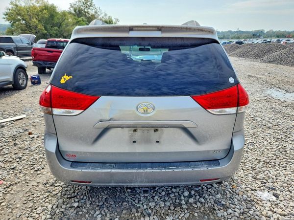 2014 TOYOTA SIENNA