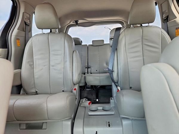 2014 TOYOTA SIENNA