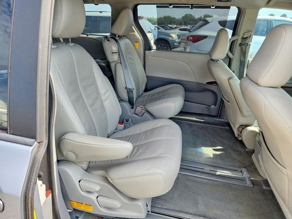 2014 TOYOTA SIENNA