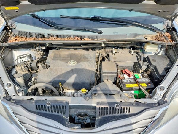2014 TOYOTA SIENNA