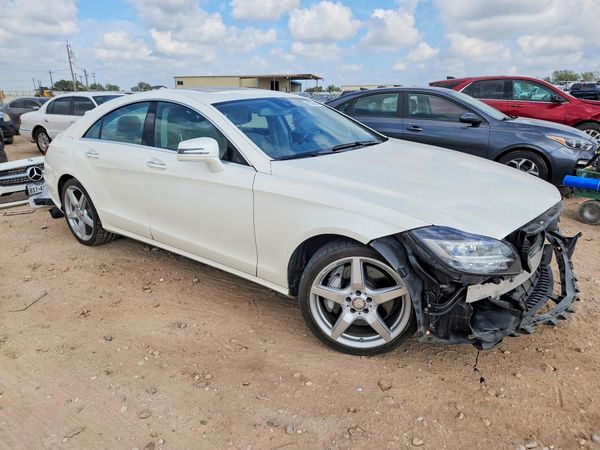 2013 MERCEDES-BENZ CLS CLS550 — Passenger 3/4