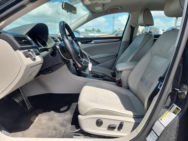 2018 VOLKSWAGEN PASSAT S, R-Line — DENT