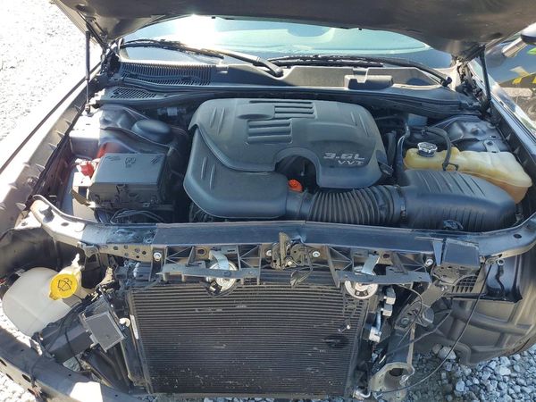 2019 DODGE CHALLENGER SXT — Engine bay