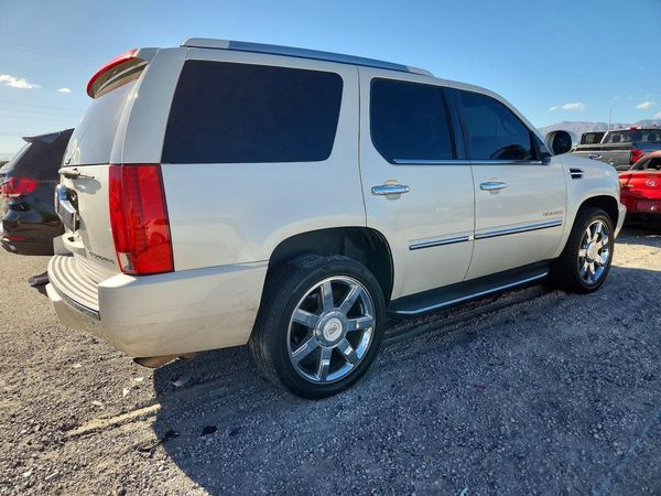 2012 CADILLAC ESCALADE Luxury