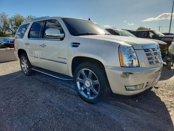 2012 CADILLAC ESCALADE Luxury