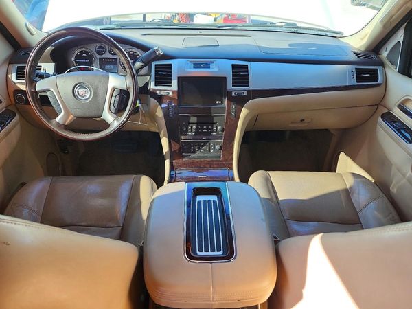 2012 CADILLAC ESCALADE Luxury