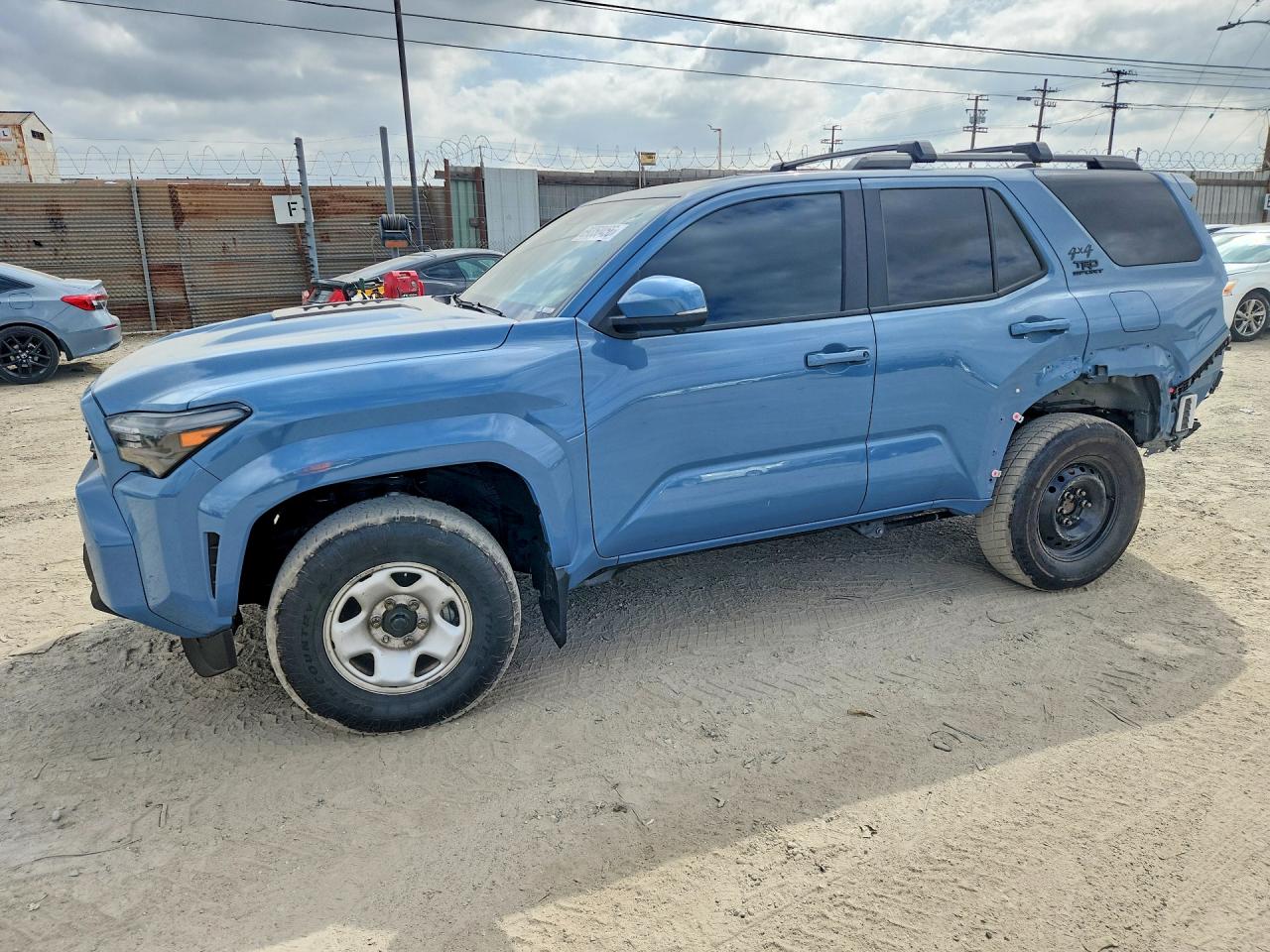 2025 TOYOTA 4RUNNER — Front 3/4