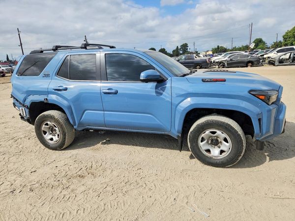 2025 TOYOTA 4RUNNER — Passenger 3/4