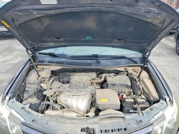 2012 TOYOTA CAMRY — Engine bay