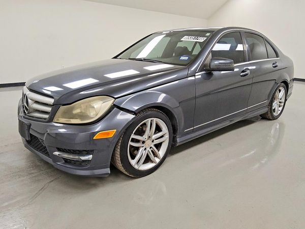 2013 MERCEDES-BENZ C C250 — Front 3/4