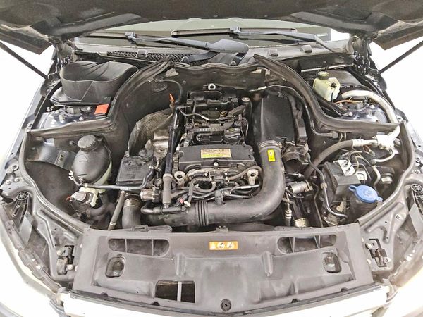 2013 MERCEDES-BENZ C C250 — Engine bay