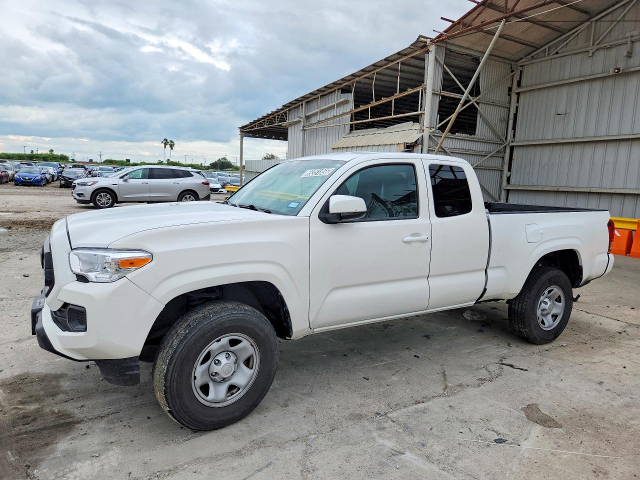 2023 TOYOTA TACOMA SR5 — Front 3/4