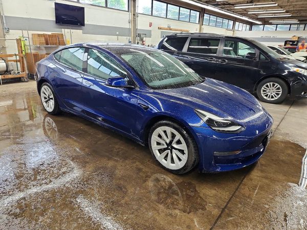 2022 TESLA MODEL 3 — Passenger 3/4