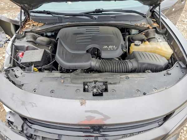 2020 DODGE CHARGER SXT — Engine bay