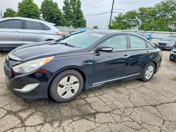 2012 HYUNDAI SONATA Middle level — Front 3/4