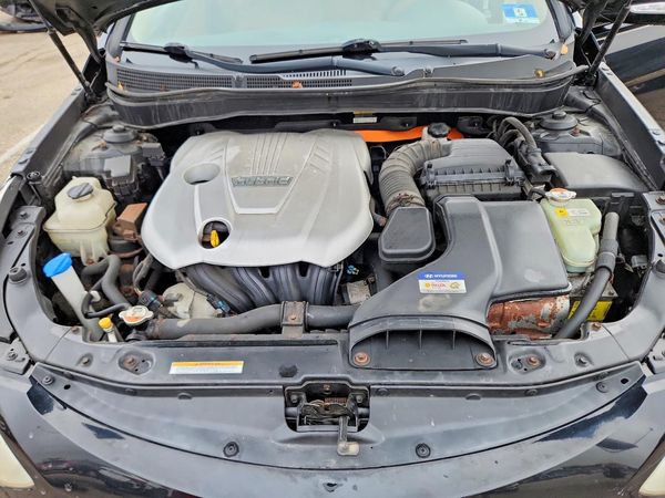 2012 HYUNDAI SONATA Middle level — Engine bay