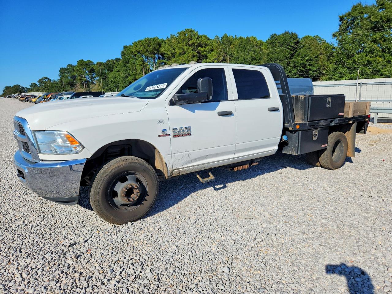 2016 RAM 3500 CREW CAB CHASSIS — Front 3/4