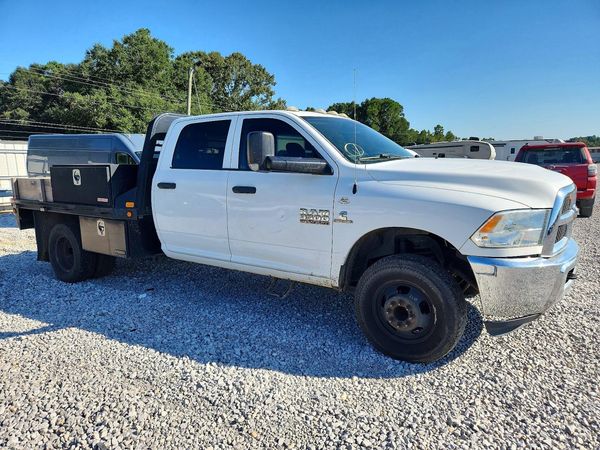 2016 RAM 3500 CREW CAB CHASSIS — Passenger 3/4