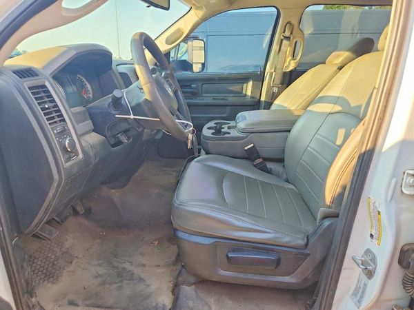 2016 RAM 3500 CREW CAB CHASSIS — DENT