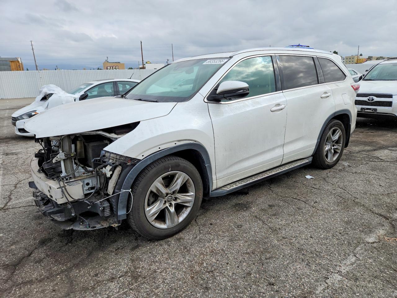2016 TOYOTA HIGHLANDER — Front 3/4