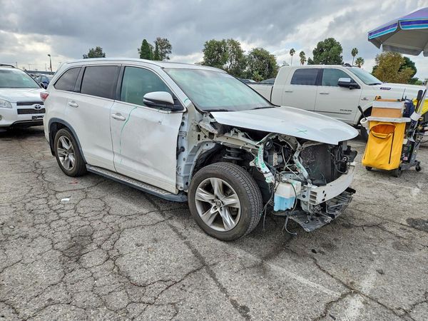 2016 TOYOTA HIGHLANDER — Passenger 3/4