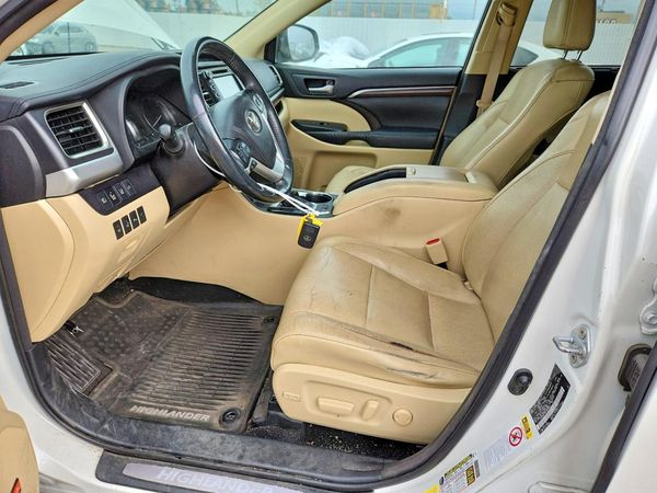 2016 TOYOTA HIGHLANDER — DENT