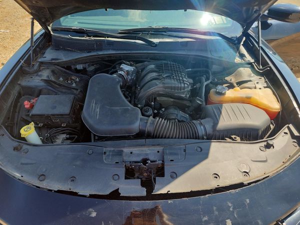 2019 DODGE CHARGER SXT — Engine bay