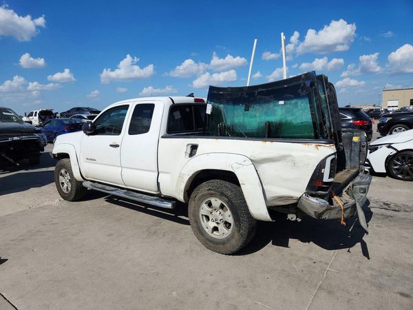 2015 TOYOTA TACOMA Delux Grade