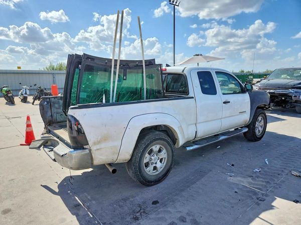 2015 TOYOTA TACOMA Delux Grade