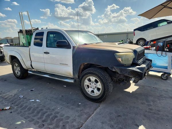 2015 TOYOTA TACOMA Delux Grade