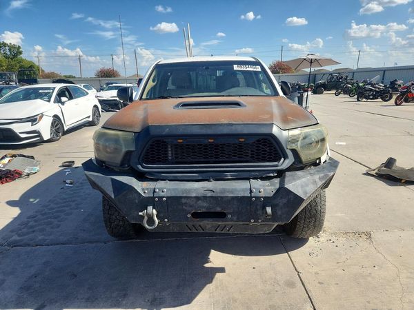 2015 TOYOTA TACOMA Delux Grade
