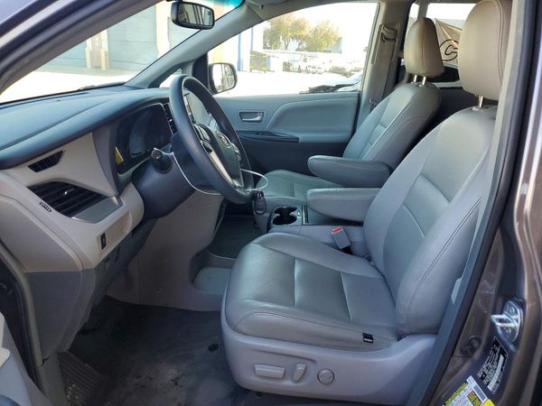 2017 TOYOTA SIENNA — DENT