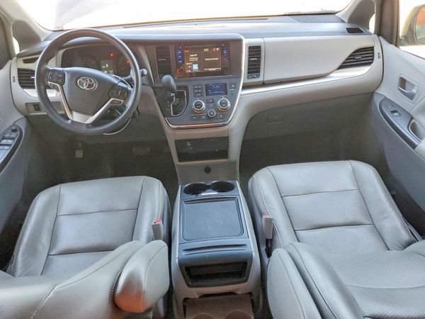 2017 TOYOTA SIENNA — CKPT