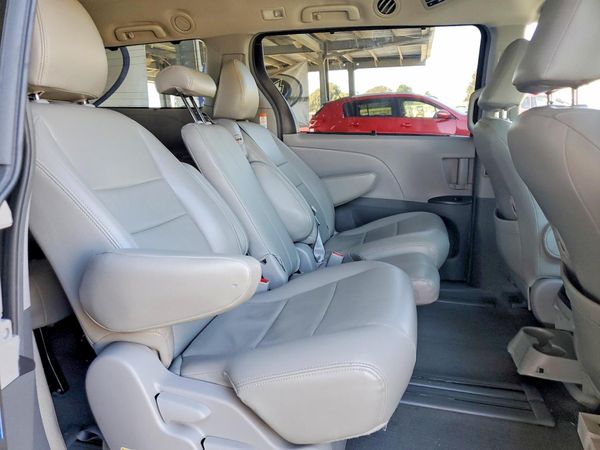 2017 TOYOTA SIENNA — PSRS