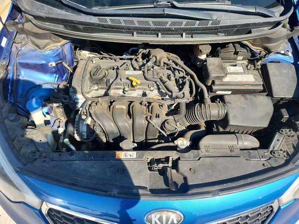 2014 KIA FORTE — Engine bay